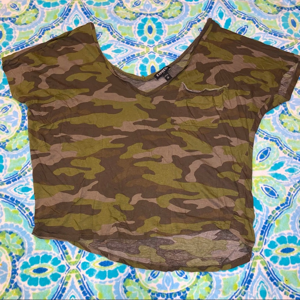 OVERSIZED CAMO VNECK CROP TOP